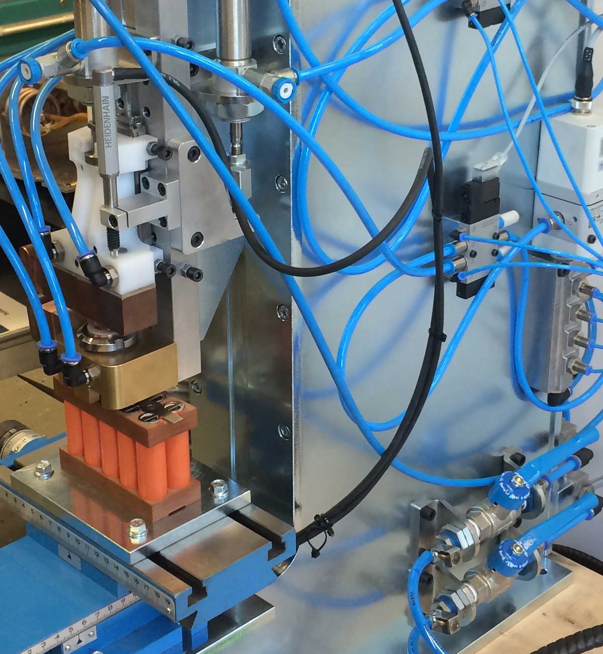 Sonderschweißmaschine mit Pneumatik und Zuführung
